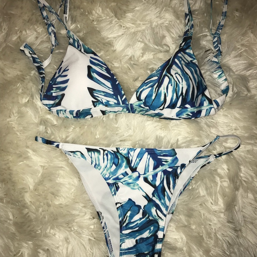 Small floral bikini. New without tags